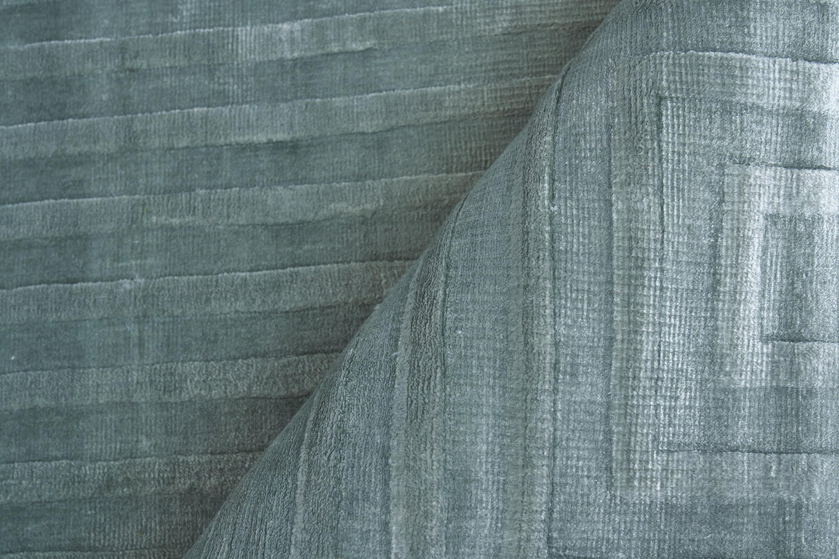 Exquisite Rugs Dove Embossed Hand Loomed Viscose in 3572 Aqua 8' x 10' Area Rug