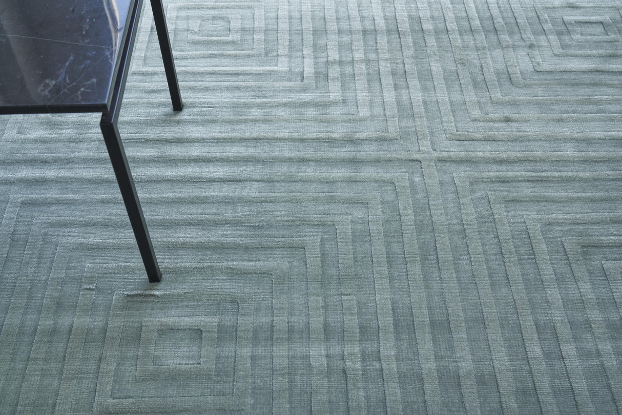Exquisite Rugs Dove Embossed Hand Loomed Viscose in 3572 Aqua 8' x 10' Area Rug