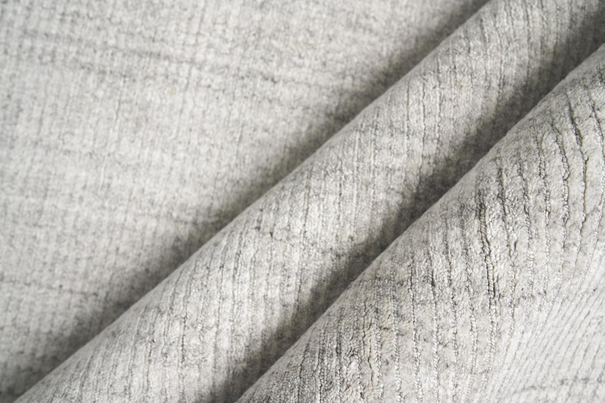Exquisite Rugs Robin Hand-loomed Bamboo Silk/Wool 3781 Silver 2' x 3' Area Rug