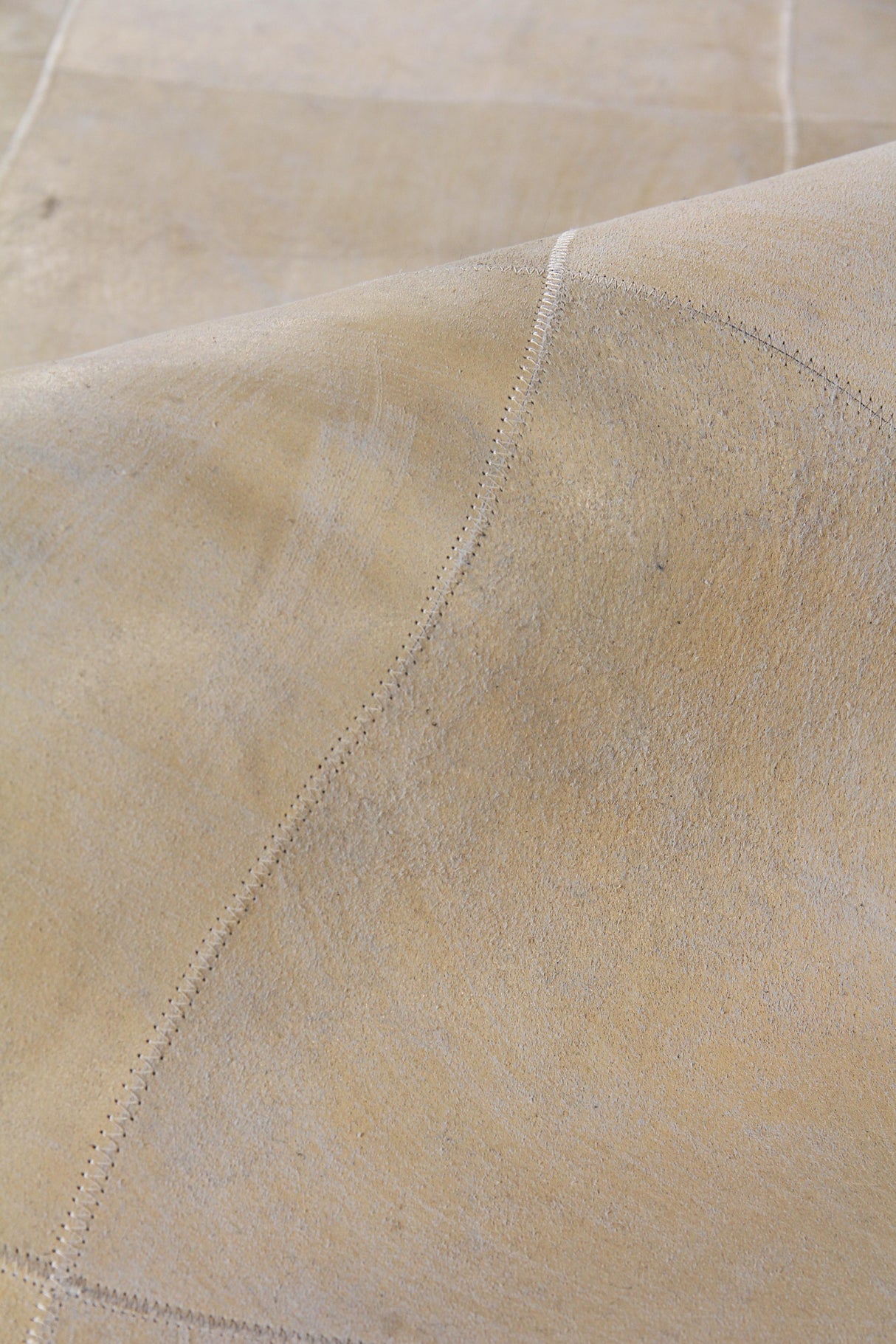 Exquisite Rugs Distressed Suede Handmade Leather Suede in 3823 Soft Gold 8' x 11' Area Rug