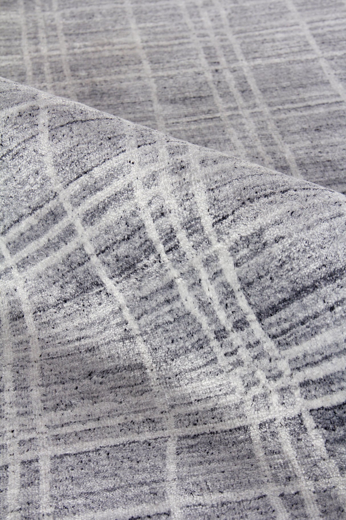 Exquisite Rugs Fairbanks Hand Loomed Bamboo Silk in 3833 Gray/White 10' x 14' Area Rug