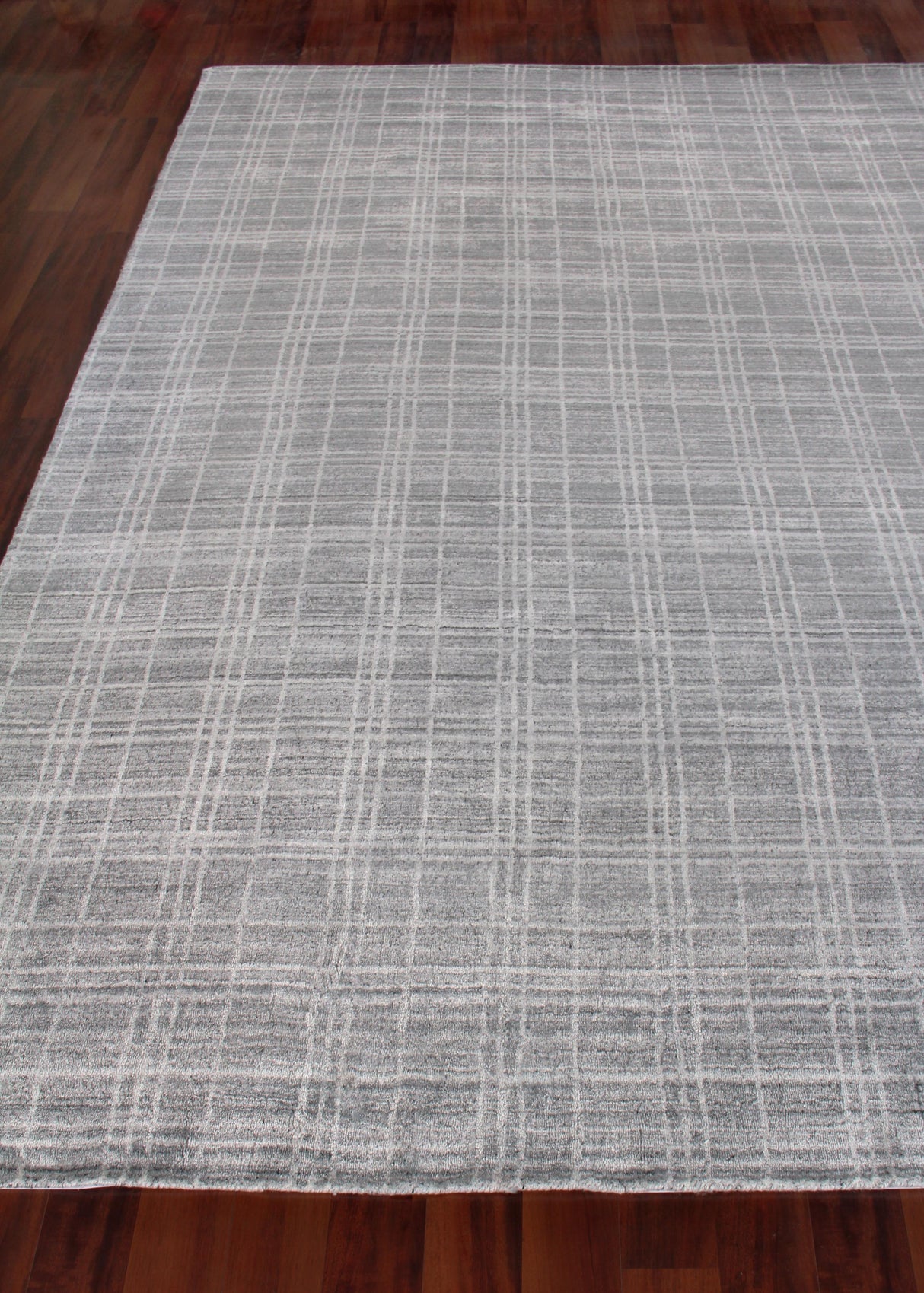 Exquisite Rugs Fairbanks Hand Loomed Bamboo Silk in 3834 Gray/White 9' x 12' Area Rug
