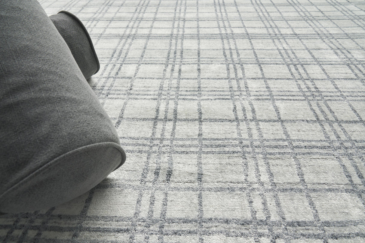 Exquisite Rugs Fairbanks Hand Loomed Bamboo Silk in 3835 White/Light Silver/Gray 9' x 12' Area Rug