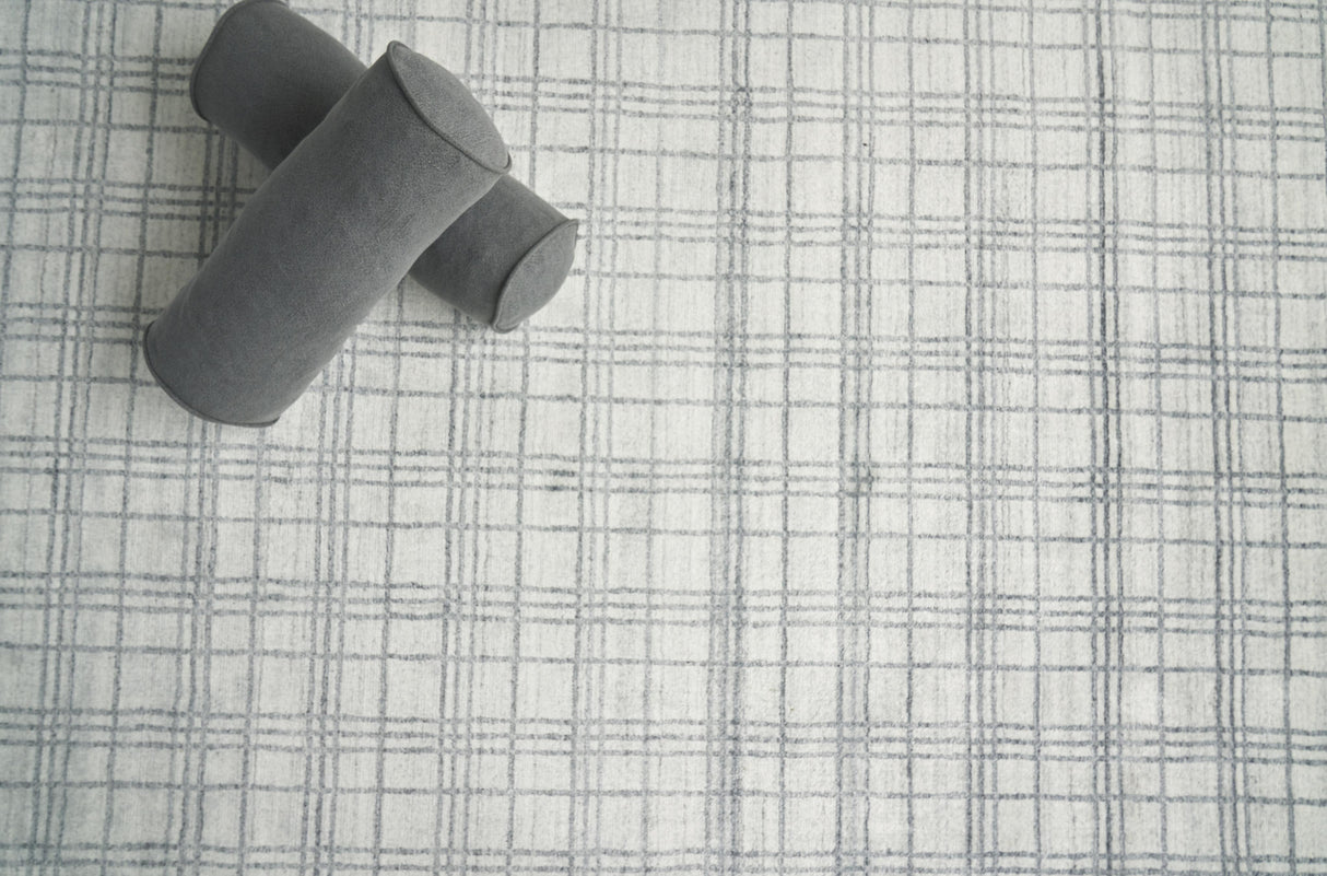 Exquisite Rugs Fairbanks Hand Loomed Bamboo Silk in 3835 White/Light Silver/Gray 9' x 12' Area Rug