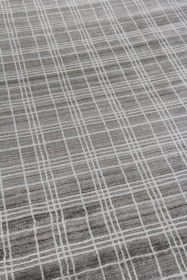 Exquisite Rugs Fairbanks Hand Loomed Bamboo Silk in 3836 Silver/White 9' x 12' Area Rug