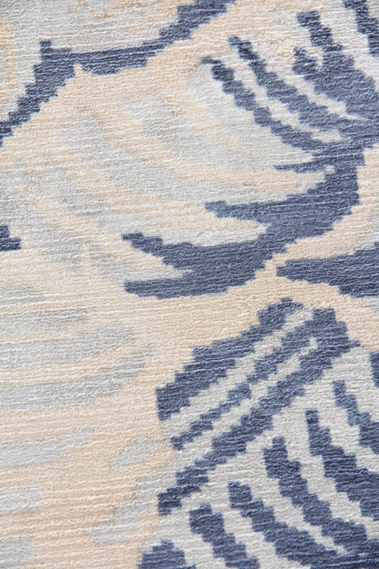 Exquisite Rugs Cassina Hand Loomed Bamboo Silk in 3869 Ivory/Blue 8' x 10' Area Rug