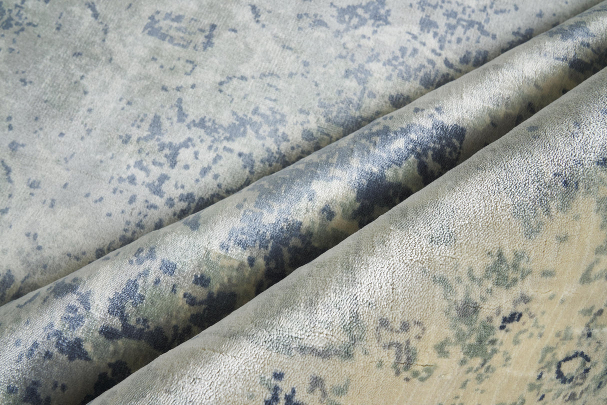 Exquisite Rugs Cassina Hand Loomed Bamboo Silk in 3902 Light Silver/Blue 12' x 15' Area Rug