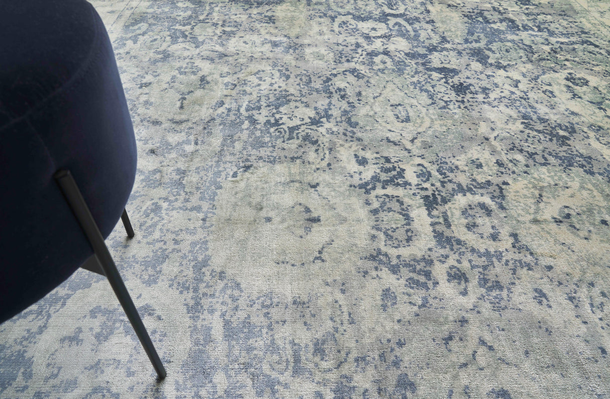 Exquisite Rugs Cassina Hand Loomed Bamboo Silk in 3902 Light Silver/Blue 6' x 9' Area Rug