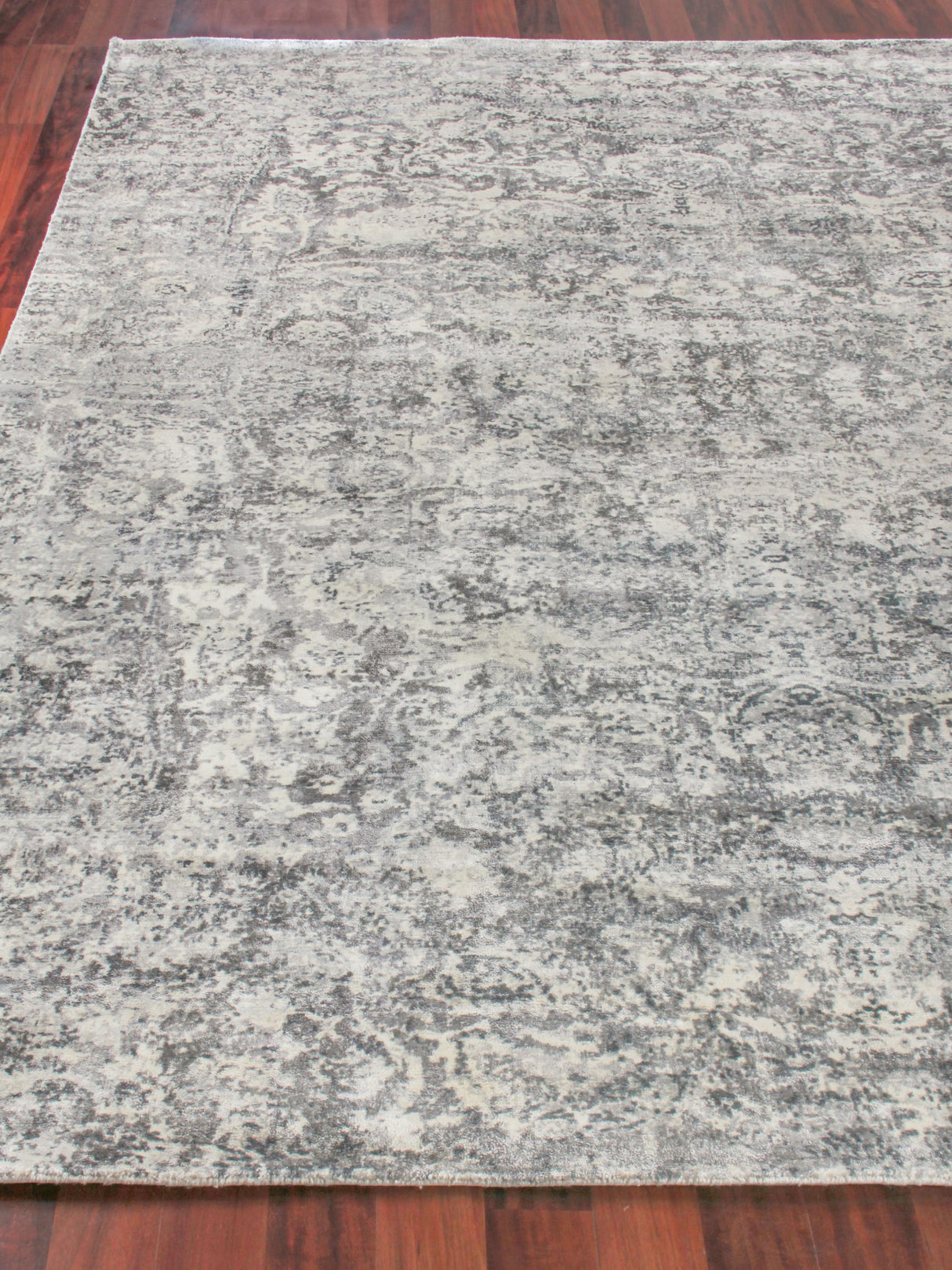Exquisite Rugs Cassina Hand Loomed Bamboo Silk in 3904 Gray/Ivory 12' x 15' Area Rug
