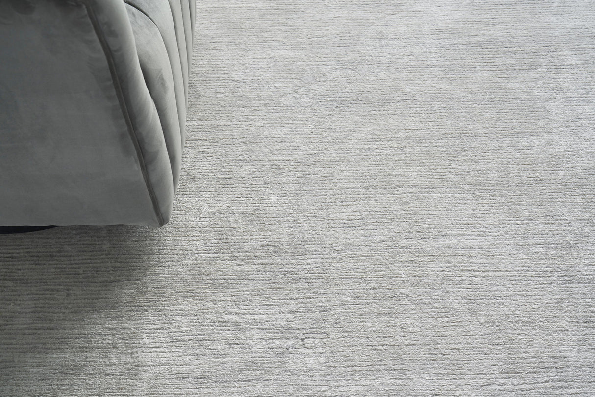 Exquisite Rugs Crush Hand Knotted Bamboo Silk in 3989 Silver 8' x 10' Area Rug