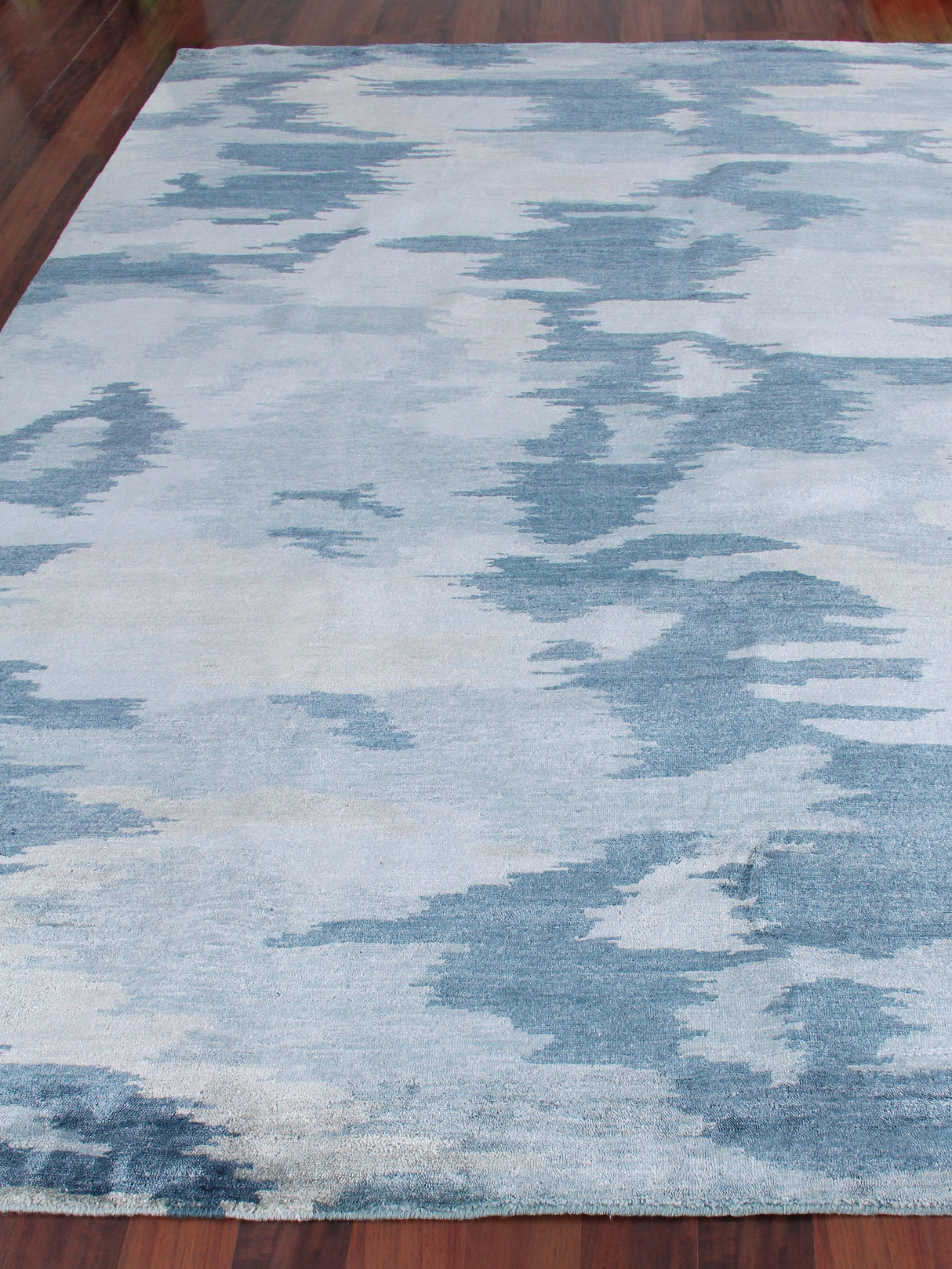 Exquisite Rugs Bamboo Silk Hand Knotted Bamboo Silk in 3996 Blue/Multi 8' x 10' Area Rug