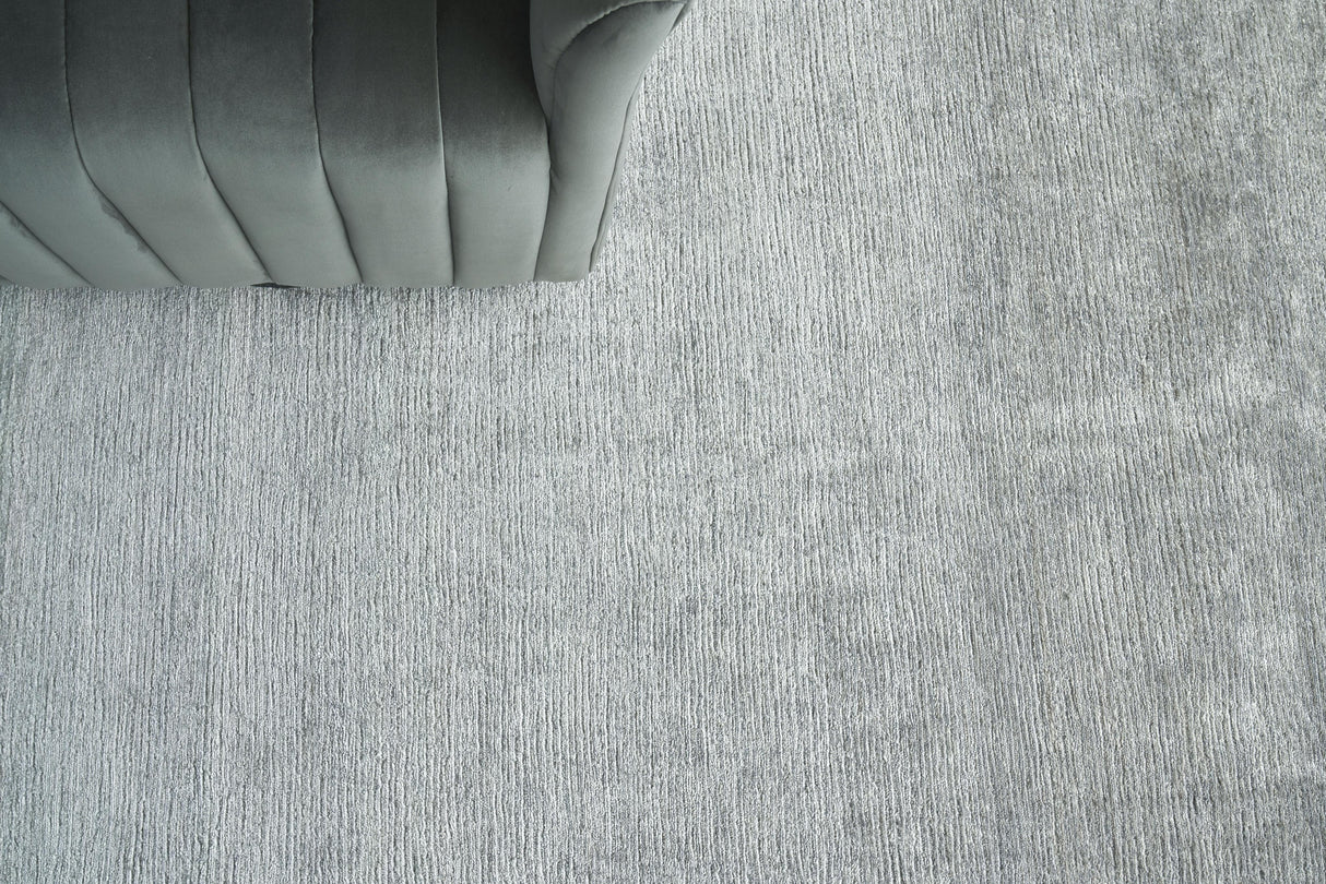 Exquisite Rugs Crush Hand Knotted Bamboo Silk in 4001 Light Silver 8' x 10' Area Rug