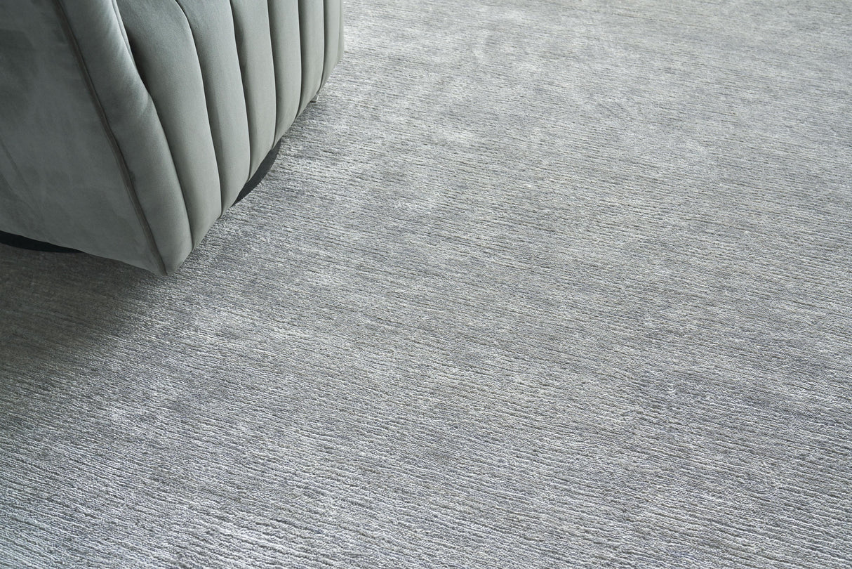 Exquisite Rugs Crush Hand Knotted Bamboo Silk in 4001 Light Silver 9' x 12' Area Rug
