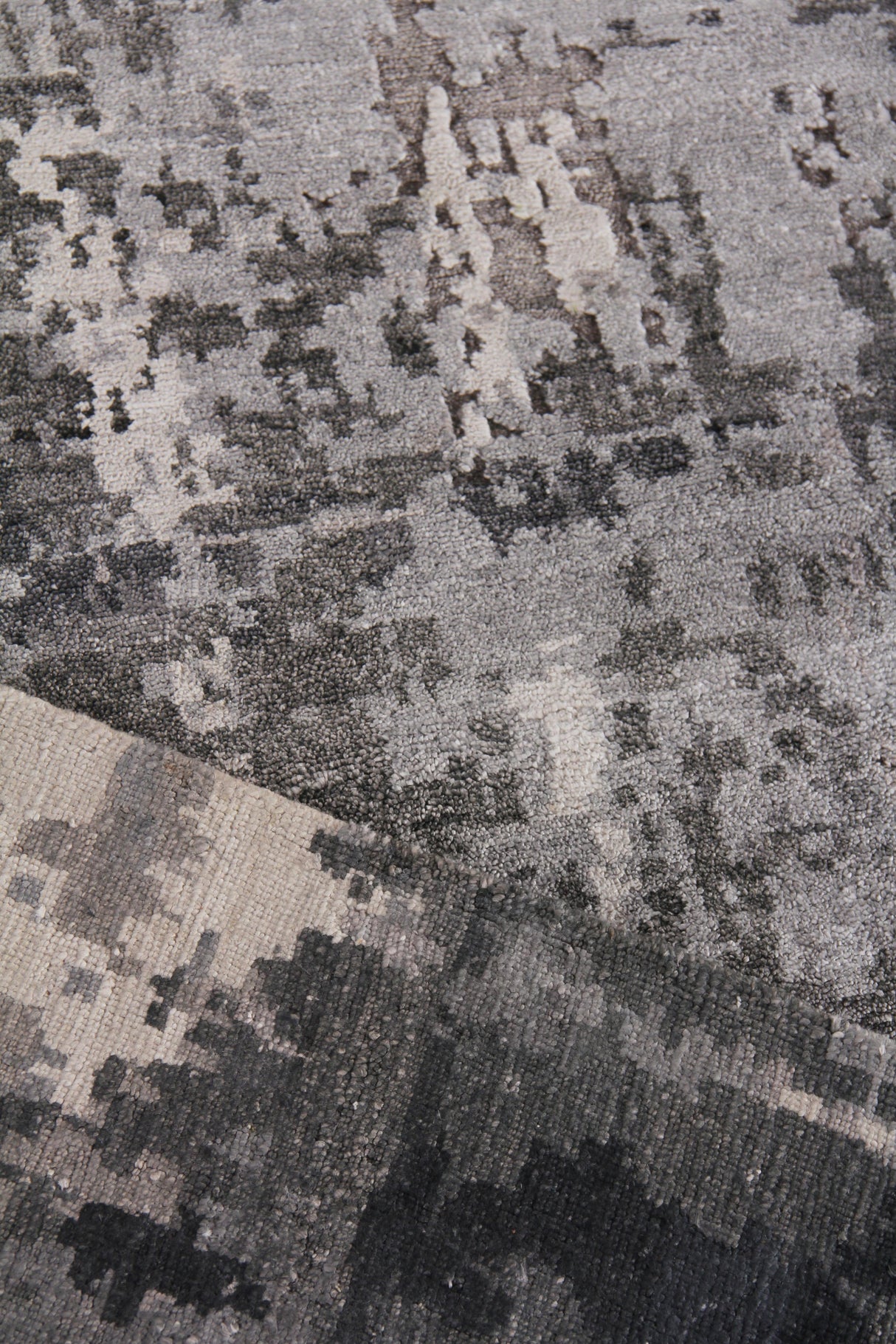 Exquisite Rugs Laureno Hand Knotted Bamboo Silk in 4024 Gray/Charcoal 9' x 12' Area Rug
