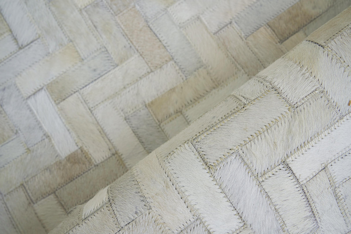 Exquisite Rugs Mosaic Leather Handmade Leather Hide in 4055 Ivory 8' x 11' Area Rug