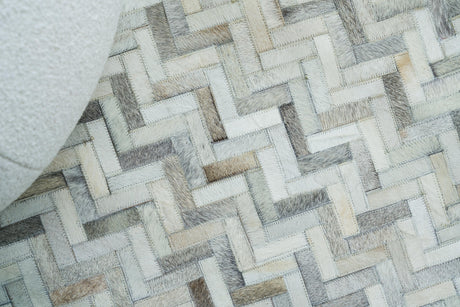 Exquisite Rugs Mosaic Leather Handmade Leather Hide in 4056 Silver 8' x 11' Area Rug