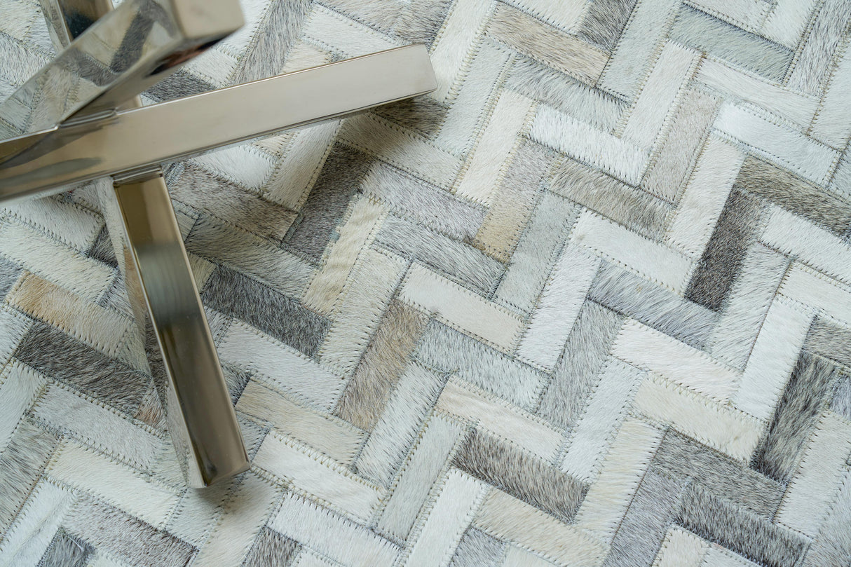 Exquisite Rugs Mosaic Leather Handmade Leather Hide in 4056 Silver 9.5' x 13.5' Area Rug