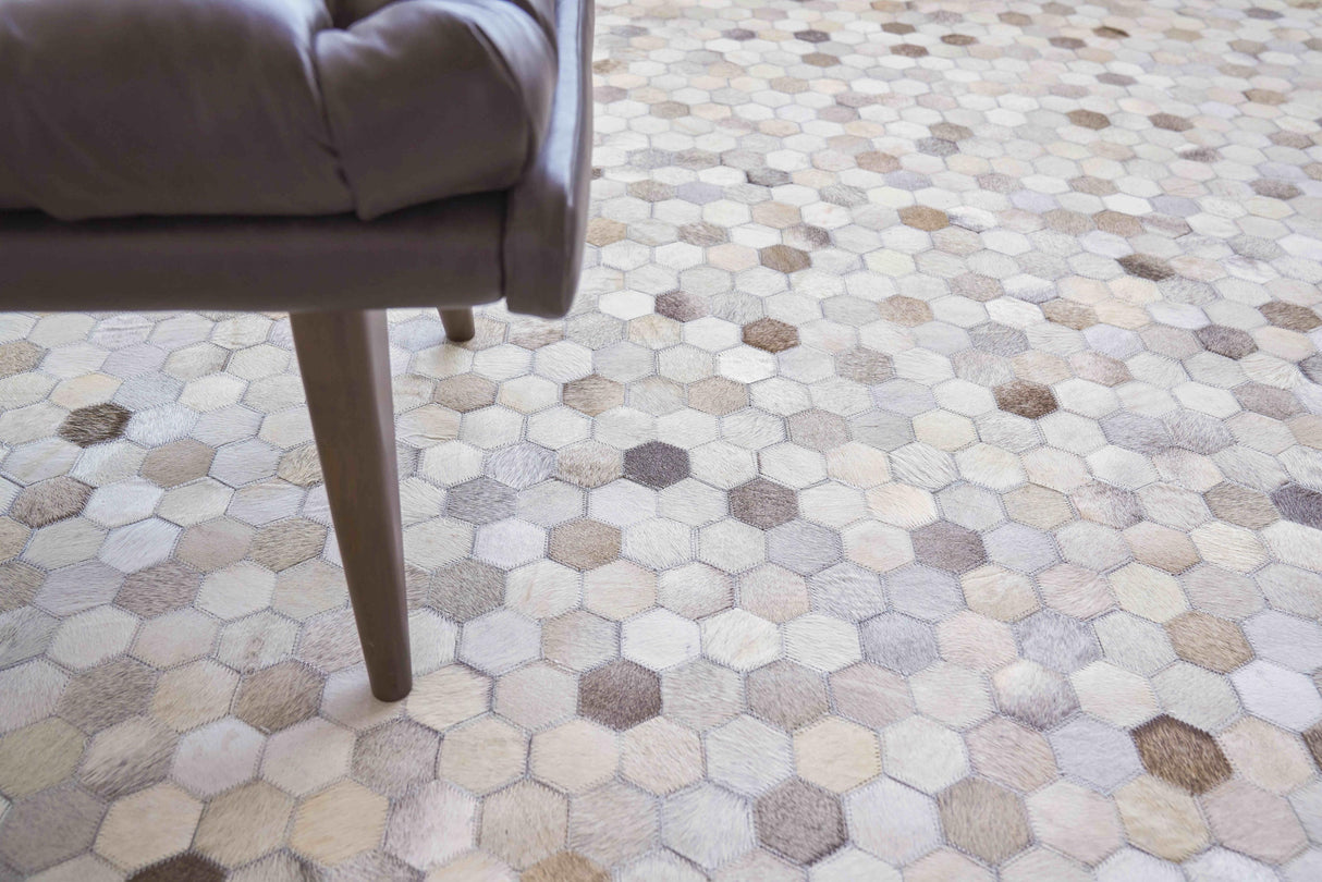 Exquisite Rugs Mosaic Leather Handmade Leather Hide in 4059 Silver 8' x 11' Area Rug