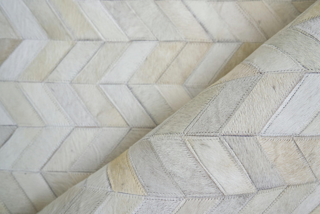 Exquisite Rugs Mosaic Leather Handmade Leather Hide in 4061 Ivory 13.5' x 17.5' Area Rug