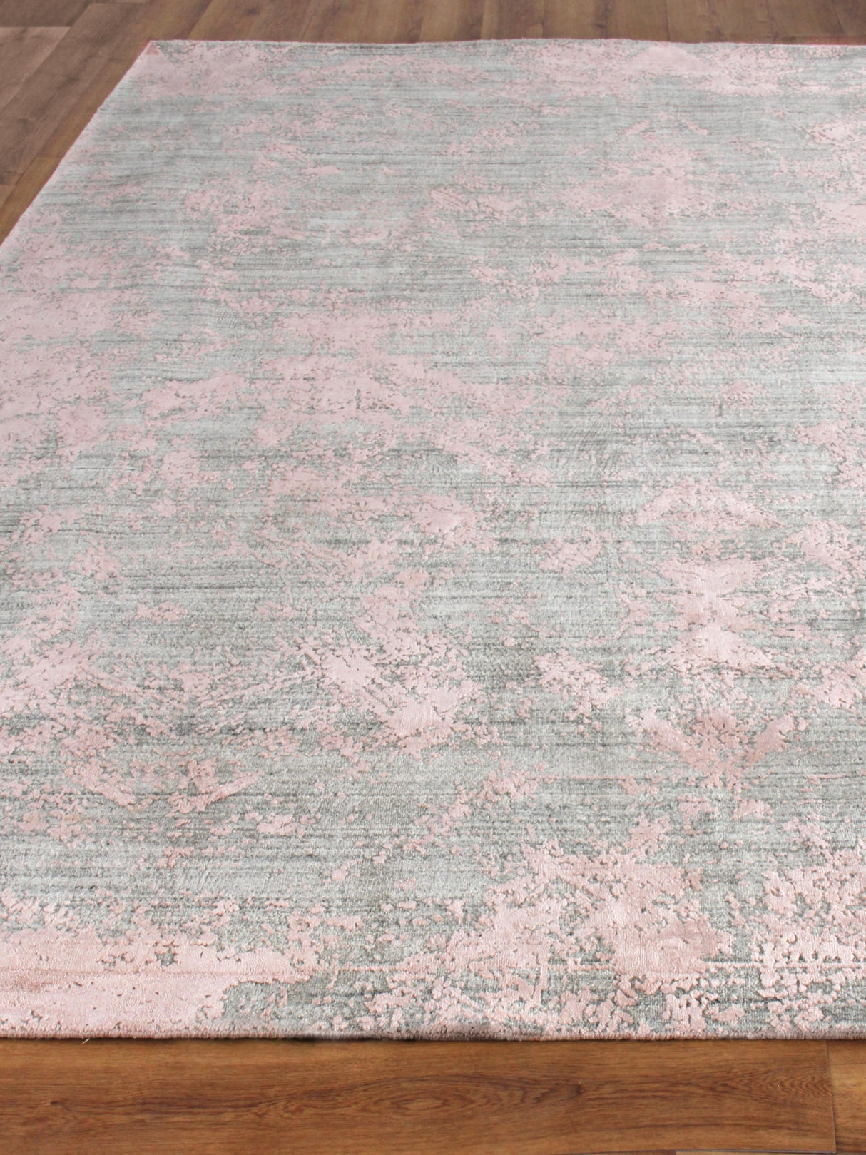 Exquisite Rugs Lillian Hand Loomed Wool/Bamboo Silk in 4468 Gray/Rose 12' x 15' Area Rug