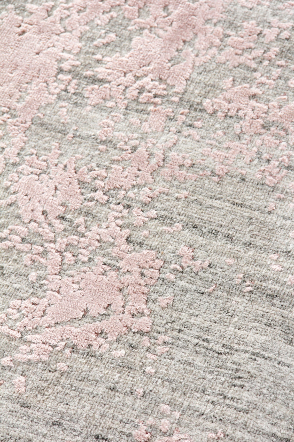 Exquisite Rugs Lillian Hand Loomed Wool/Bamboo Silk in 4468 Gray/Rose 14' x 18' Area Rug