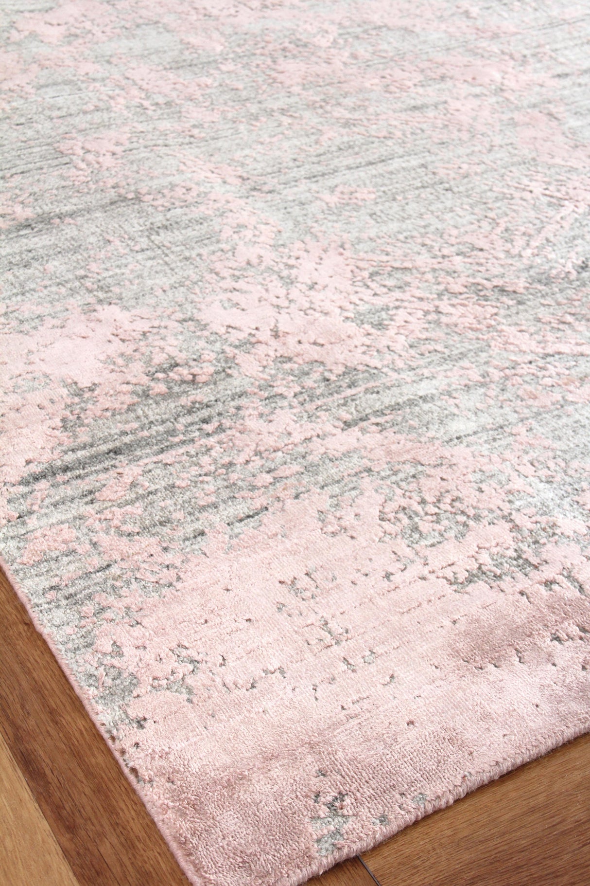 Exquisite Rugs Lillian Hand Loomed Wool/Bamboo Silk in 4468 Gray/Rose 14' x 18' Area Rug