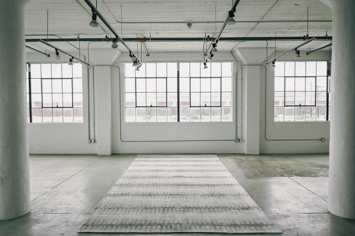 Exquisite Rugs Chroma Hand-loomed Wool/Bamboo Silk 4495 Charcoal/Gray 8' x 13.5' Area Rug