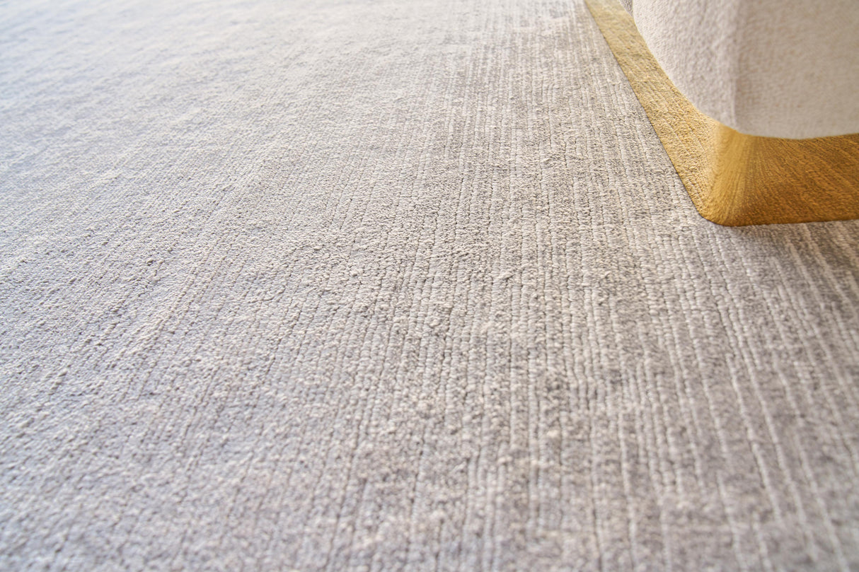 Exquisite Rugs Tangaro Hand-loomed Bamboo Silk/Banana Silk Silver 2' x 3' Area Rug