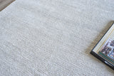 Exquisite Rugs Plush Hand-knotted Bamboo Silk/Mohair 4640 Chrome 2' x 3' Area Rug