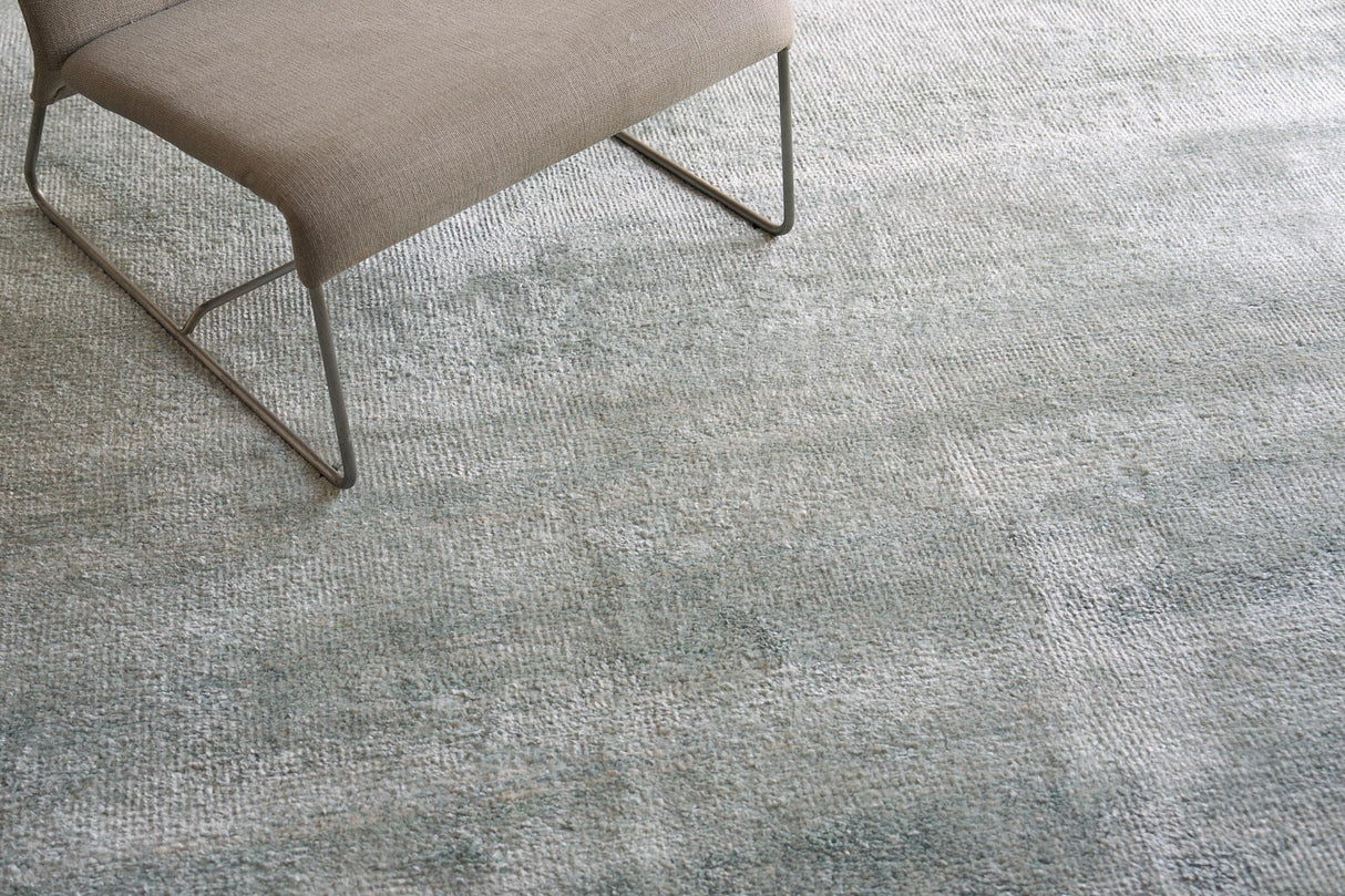 Exquisite Rugs Plush Hand-Knotted Bamboo Silk and Wool 4642 Gray 2' x 3' Area Rug