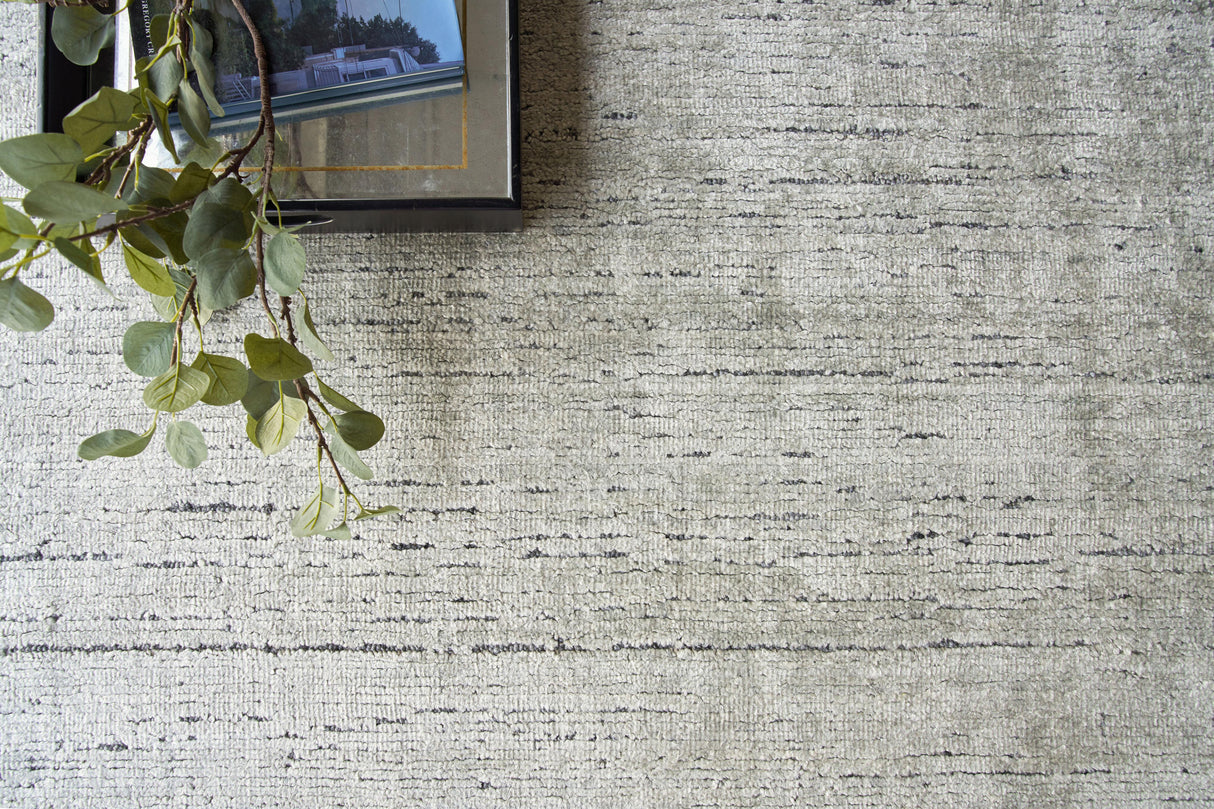 Exquisite Rugs Montero Hand Loomed Wool/PET yarn in 4691 Silver/Gray 10' x 14' Area Rug