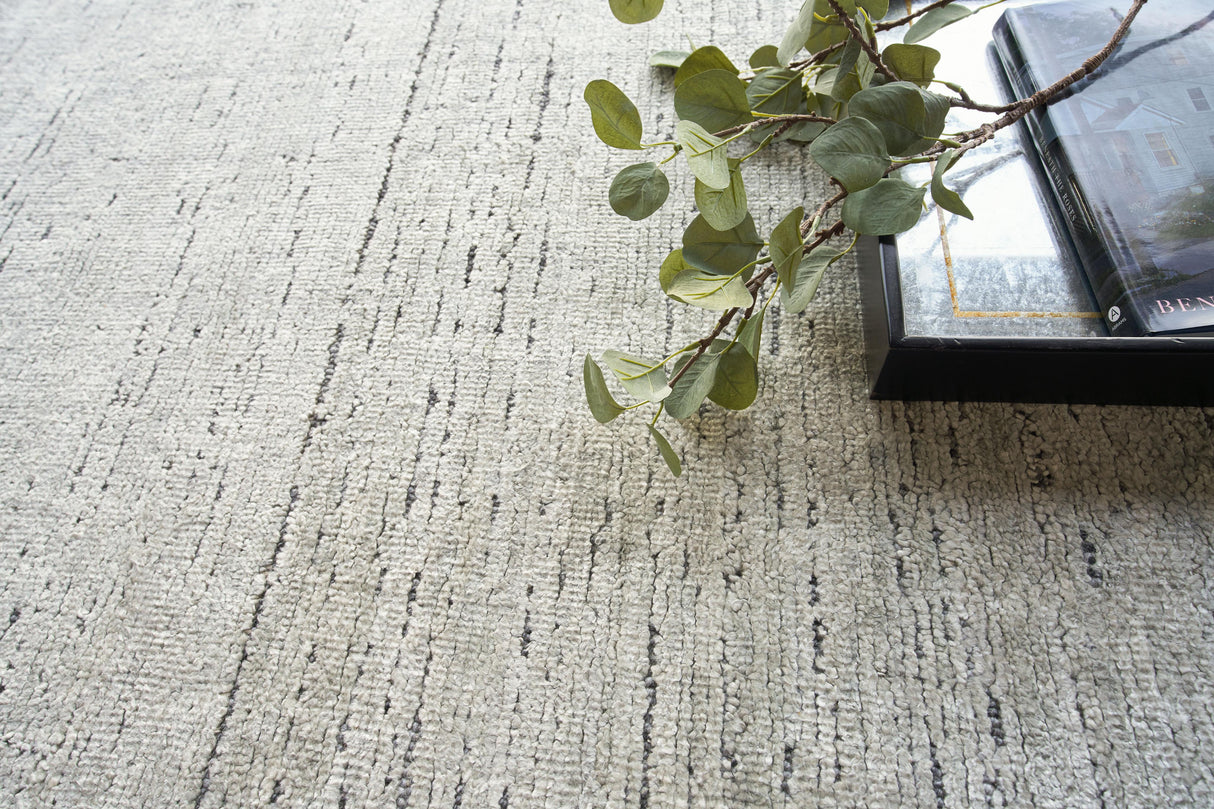 Exquisite Rugs Montero Hand Loomed Wool/PET yarn in 4691 Silver/Gray 8' x 10' Area Rug