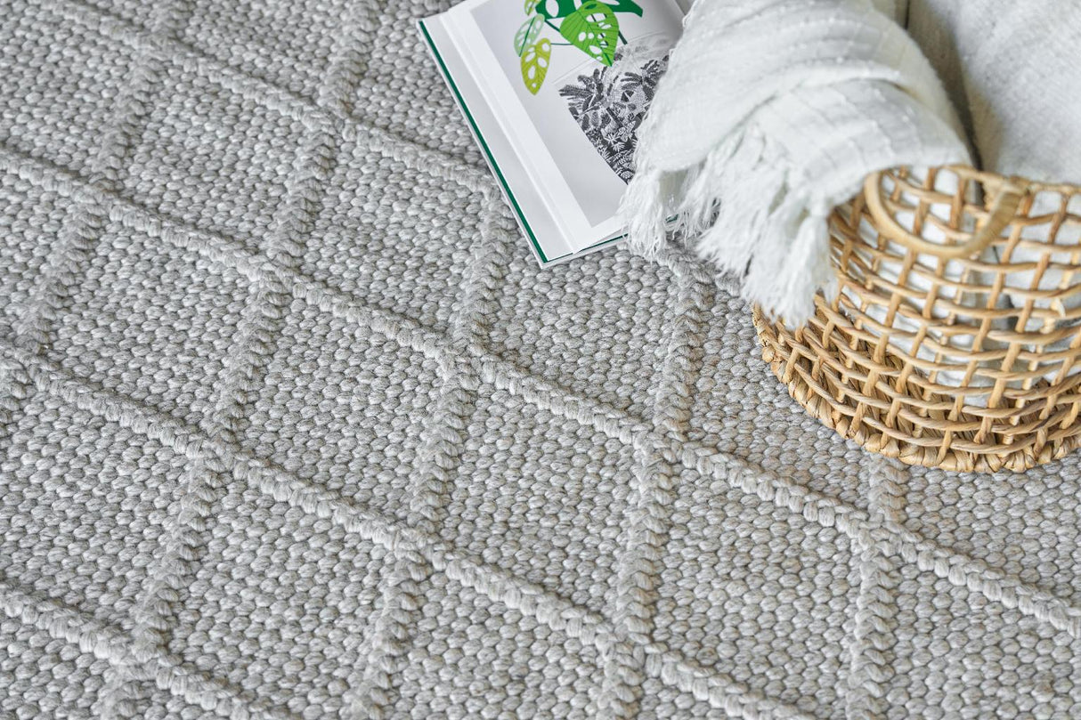 Exquisite Rugs Brentwood Handwoven Wool/Viscose 4715 Silver 2' x 3' Area Rug