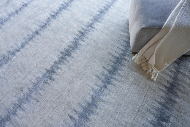 Exquisite Rugs Chroma Hand-loomed Wool/Bamboo Silk 4735 Light Blue 6' x 18' Area Rug