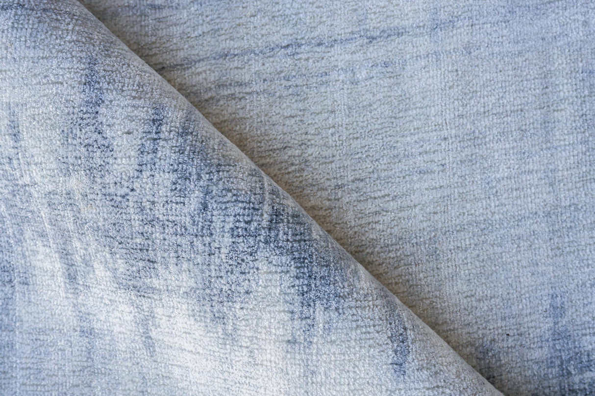 Exquisite Rugs Chroma Hand-loomed Wool/Bamboo Silk 4735 Light Blue 6' x 18' Area Rug