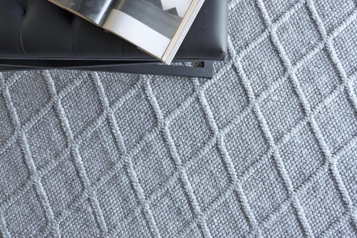 Exquisite Rugs Brentwood Handwoven Wool/Viscose 4748 Dark Gray 2' x 3' Area Rug