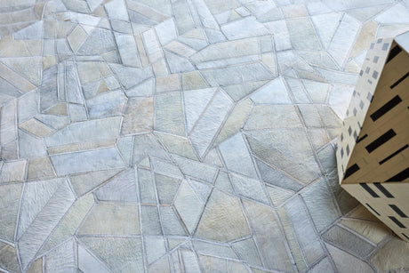 Exquisite Rugs Natural Hide Handmade Leather Hide in 4781 Ivory 8' x 10' Area Rug