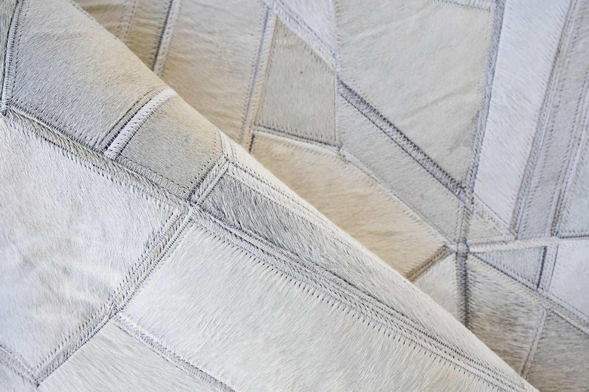 Exquisite Rugs Natural Hide Handmade Leather Hide in 4781 Ivory 8' x 10' Area Rug