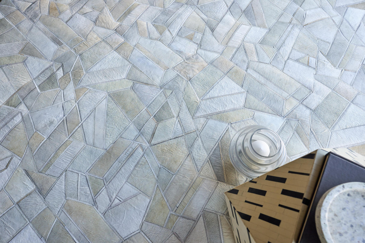 Exquisite Rugs Natural Hide Handmade Leather Hide in 4781 Ivory 8' x 10' Area Rug