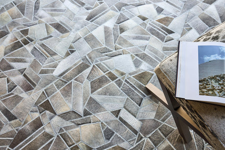 Exquisite Rugs Natural Hide Handmade Leather Hide in 4782 Gray/Ivory 8' x 10' Area Rug