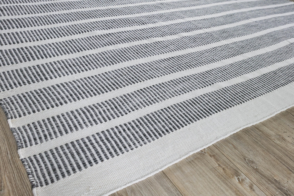 Exquisite Rugs Boca Indoor/Outdoor Flatweave PET yarn 4889 Ivory/Black 2' x 3' Area Rug