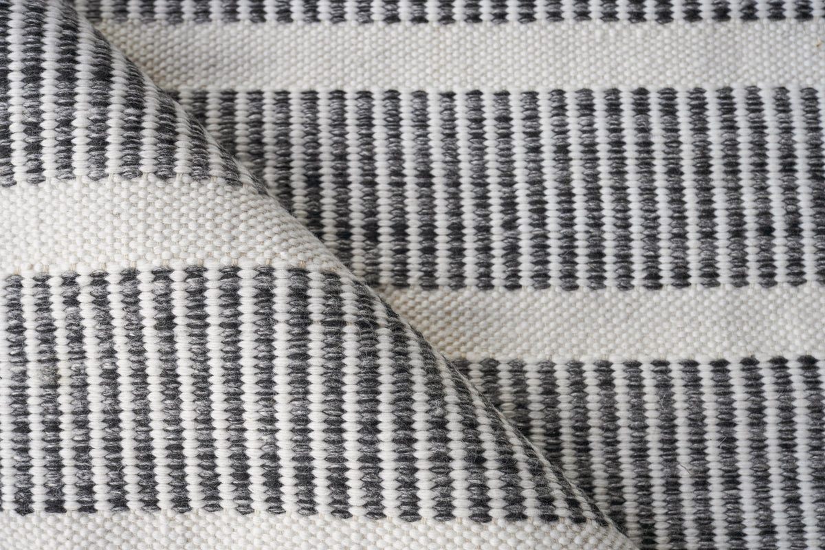 Exquisite Rugs Boca Indoor/Outdoor Flatweave PET yarn 4889 Ivory/Black 2' x 3' Area Rug