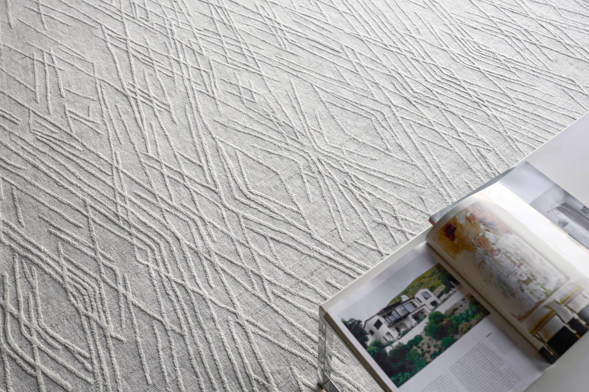 Exquisite Rugs Crescendo Hand Loomed Bamboo Silk in 4904 White 9' x 12' Area Rug