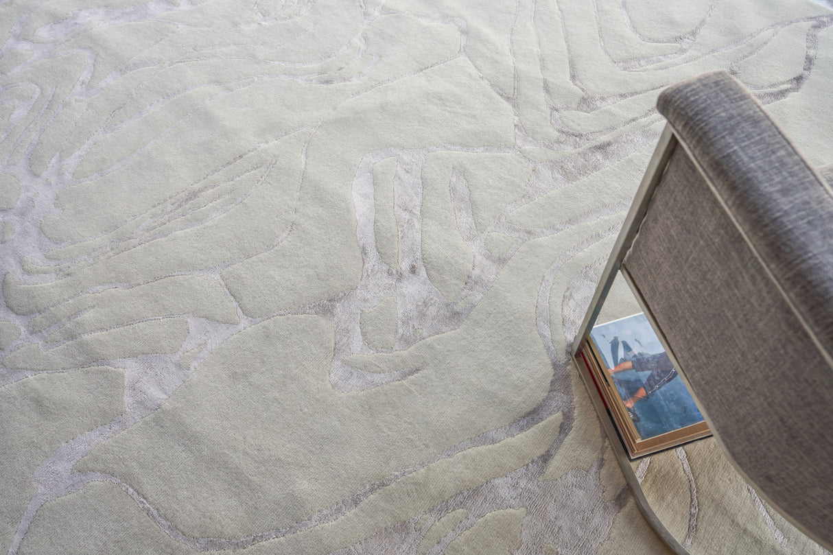 Exquisite Rugs Aries Hand Knotted Wool/Bamboo Silk in 4911 Silver 8' x 10' Area Rug