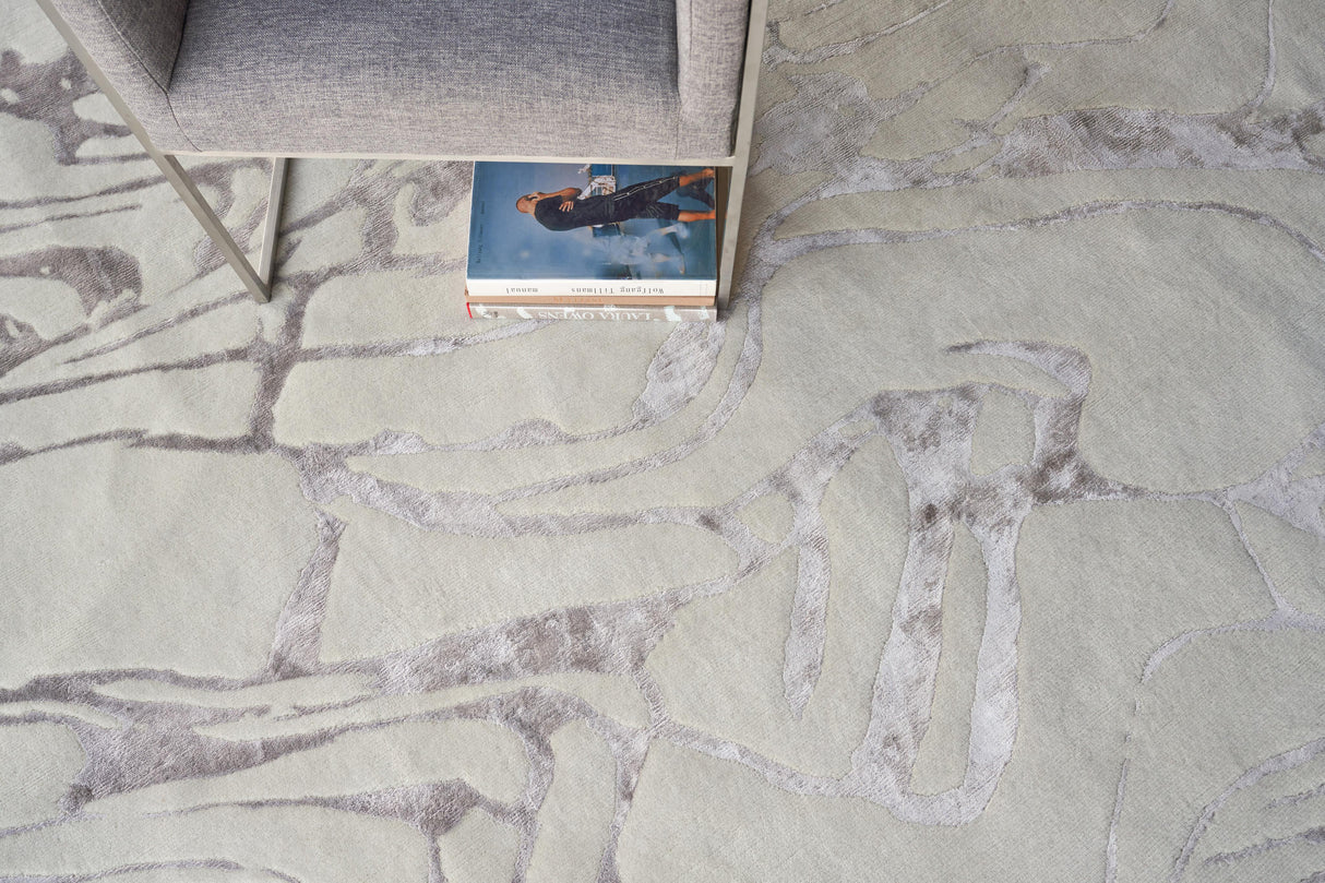 Exquisite Rugs Aries Hand Knotted Wool/Bamboo Silk in 4911 Silver 8' x 10' Area Rug