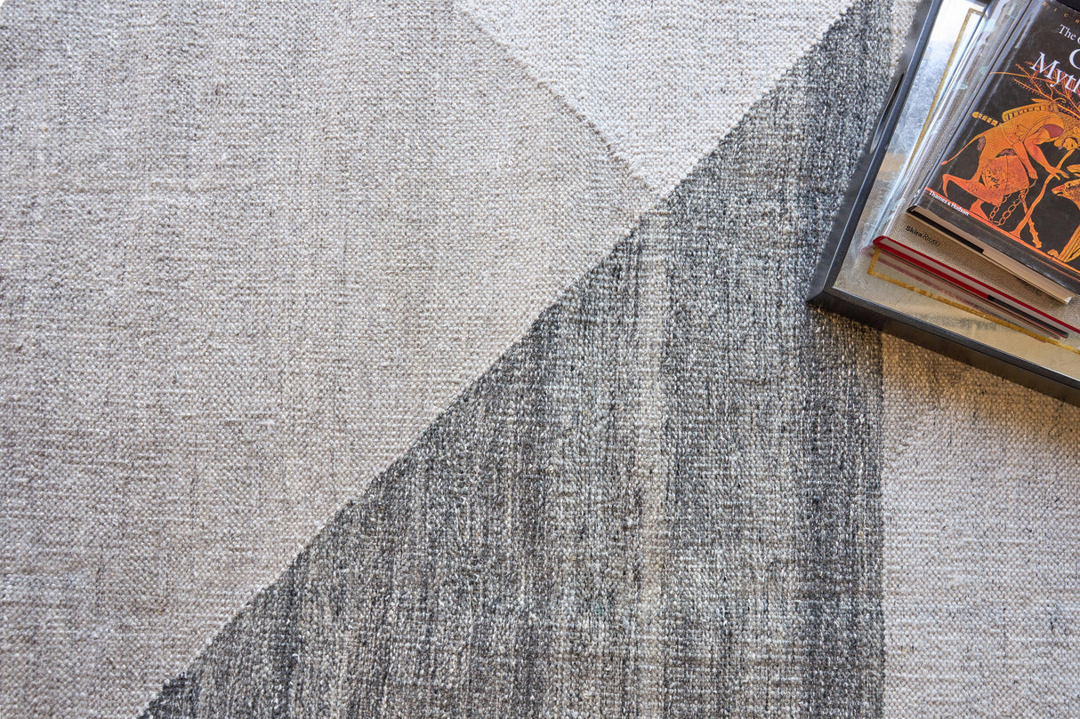 Exquisite Rugs Scandinavian Hand Loomed New Zealand Wool in 4955 Gray 8' x 10' Area Rug
