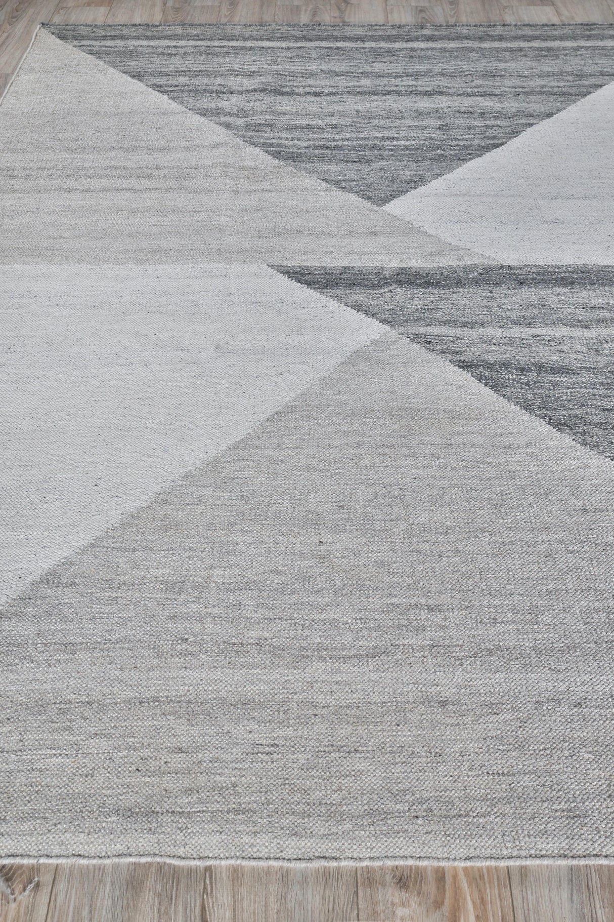 Exquisite Rugs Scandinavian Hand Loomed New Zealand Wool in 4955 Gray 8' x 10' Area Rug