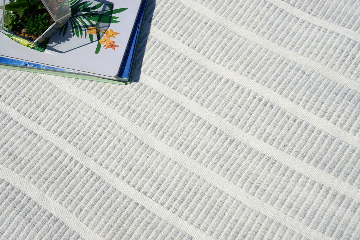 Exquisite Rugs Boca Indoor/Outdoor Flatweave PET yarn 4984 Light Silver 2' x 3' Area Rug