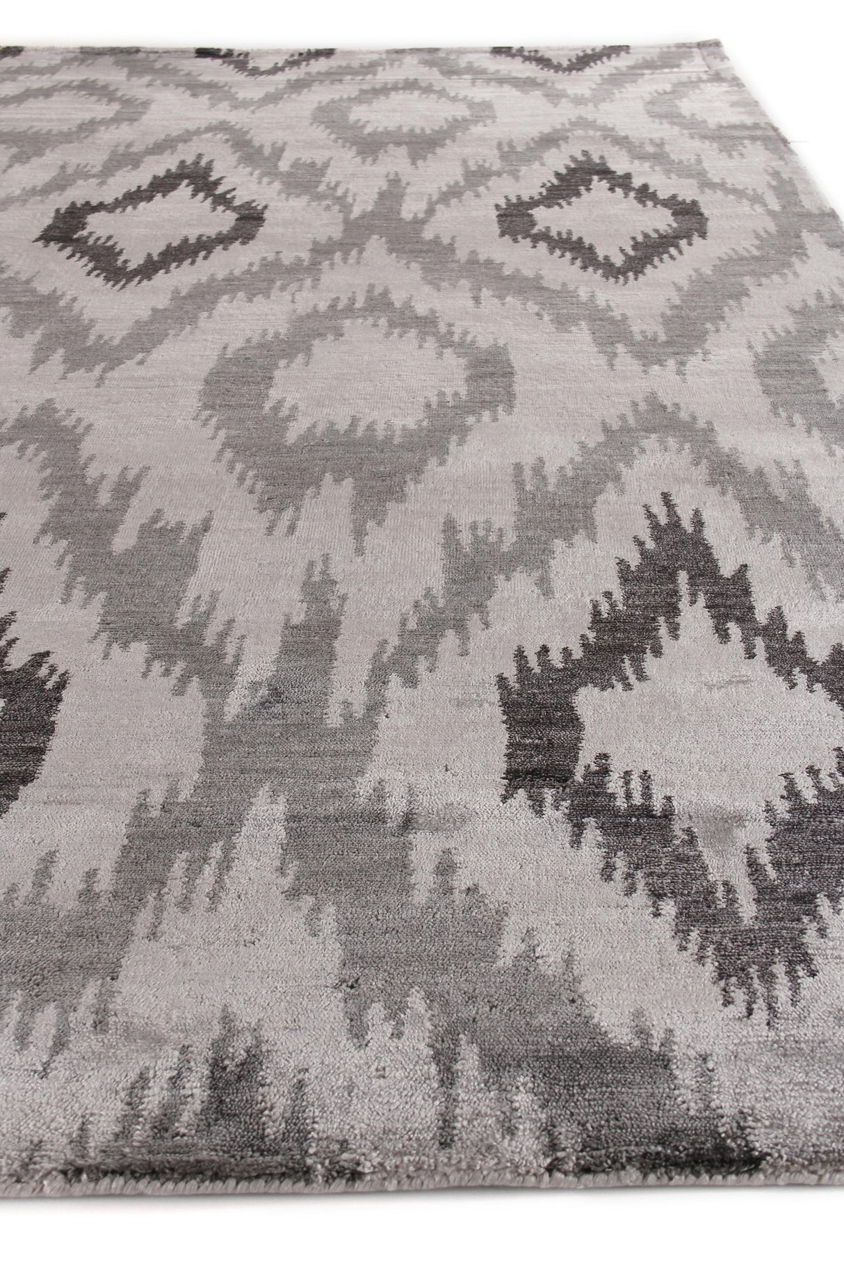 Exquisite Rugs Bamboo Silk Hand Knotted Bamboo Silk in 5001 Silver/Charcoal 10' x 14' Area Rug