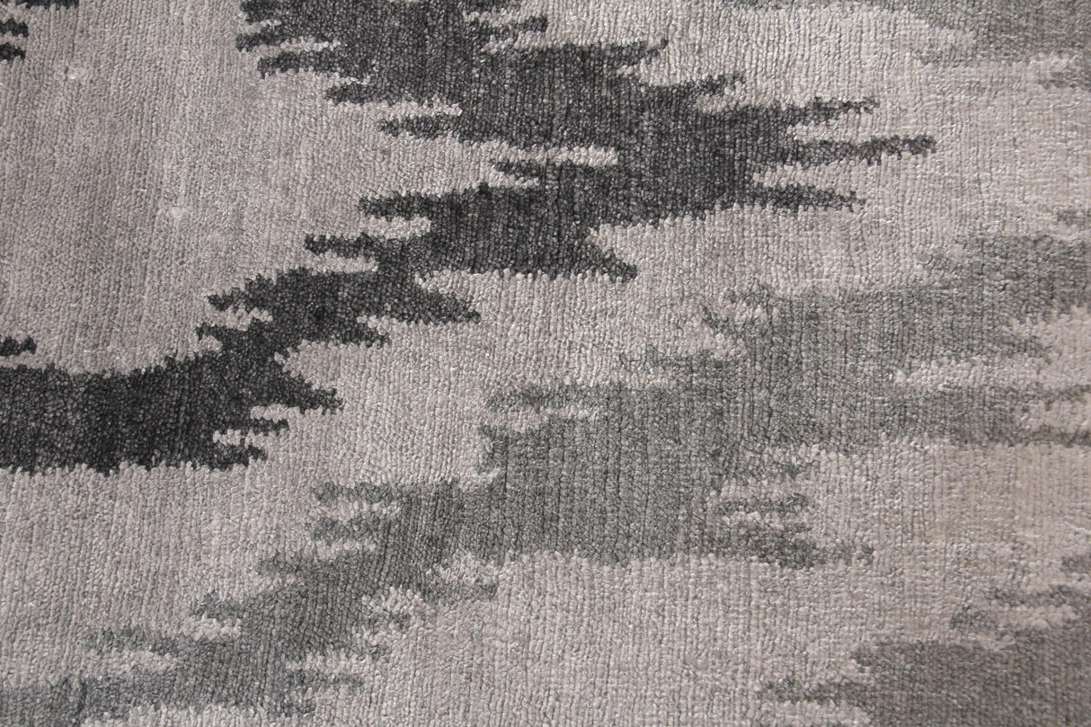 Exquisite Rugs Bamboo Silk Hand Knotted Bamboo Silk in 5001 Silver/Charcoal 8' x 10' Area Rug
